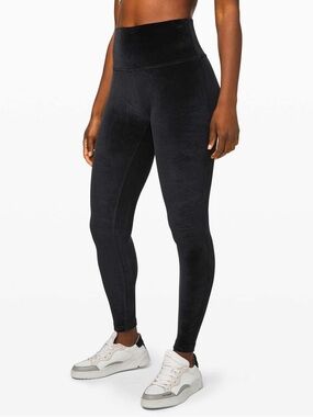 lululemon Wunder Lounge High-Rise Tight 28"
Black Velvet Size 4 Limited Edition